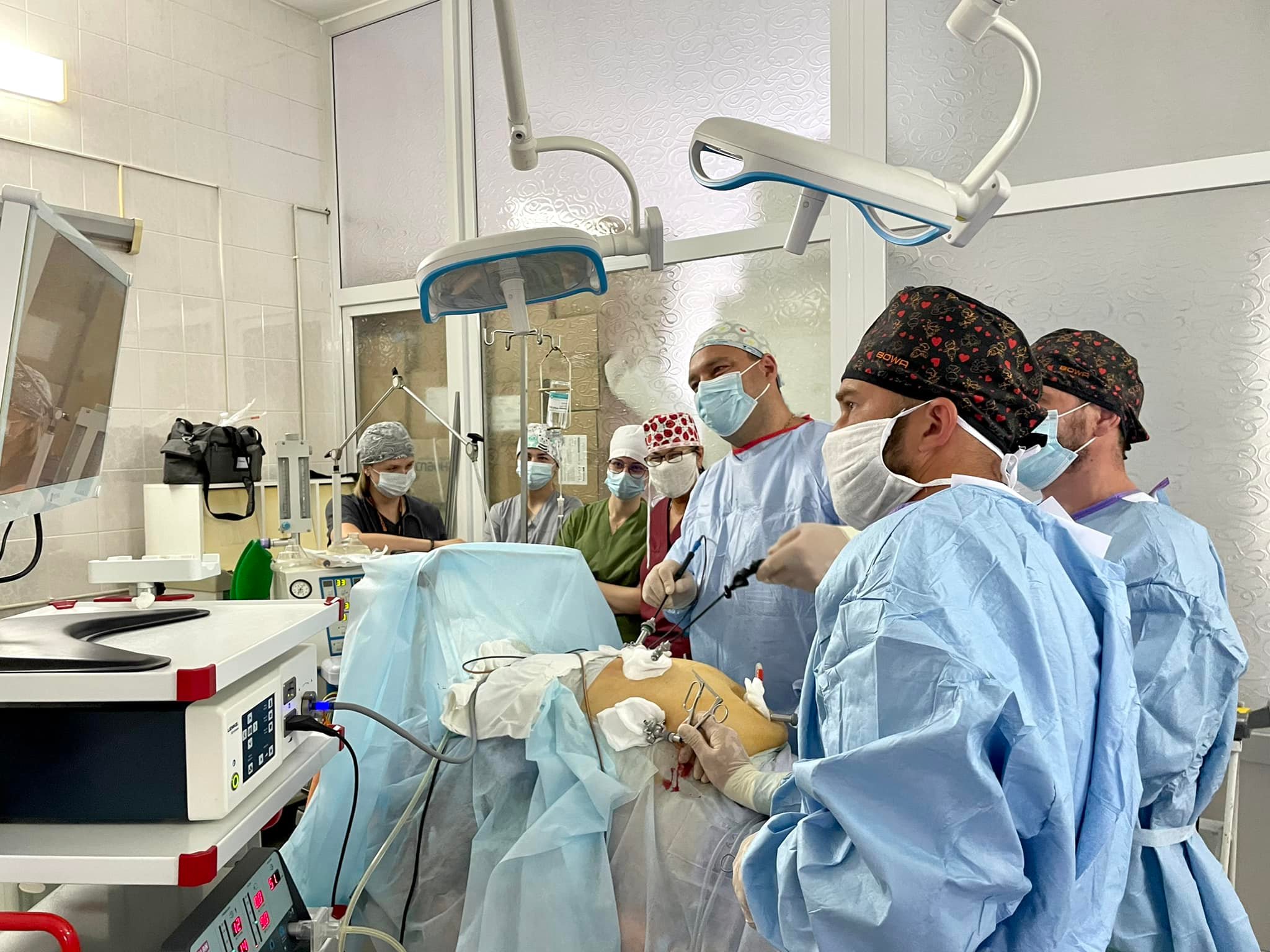 Лапараскопічна холецистектомія та правобічна геміколектомія