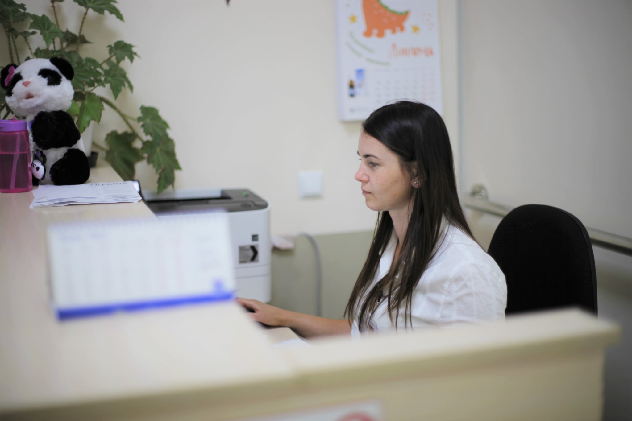 За наявності електронного направлення запис до вузьких спеціалістів проводиться на рецепціях