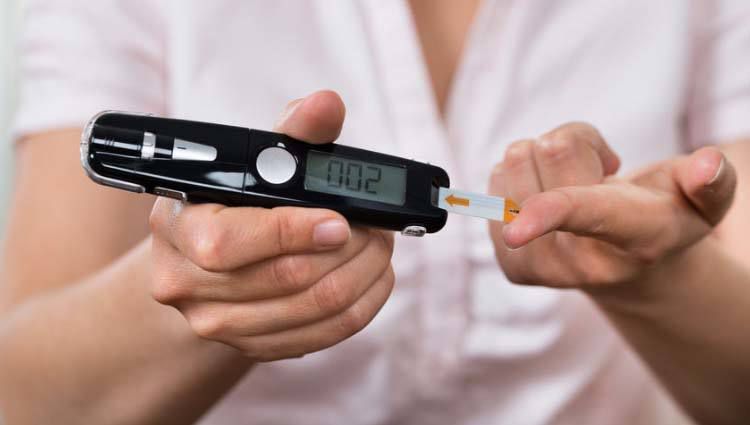 Один з небезпечних станів, який може виникати у людей з цукровим діабетом — це гіпоглікемія