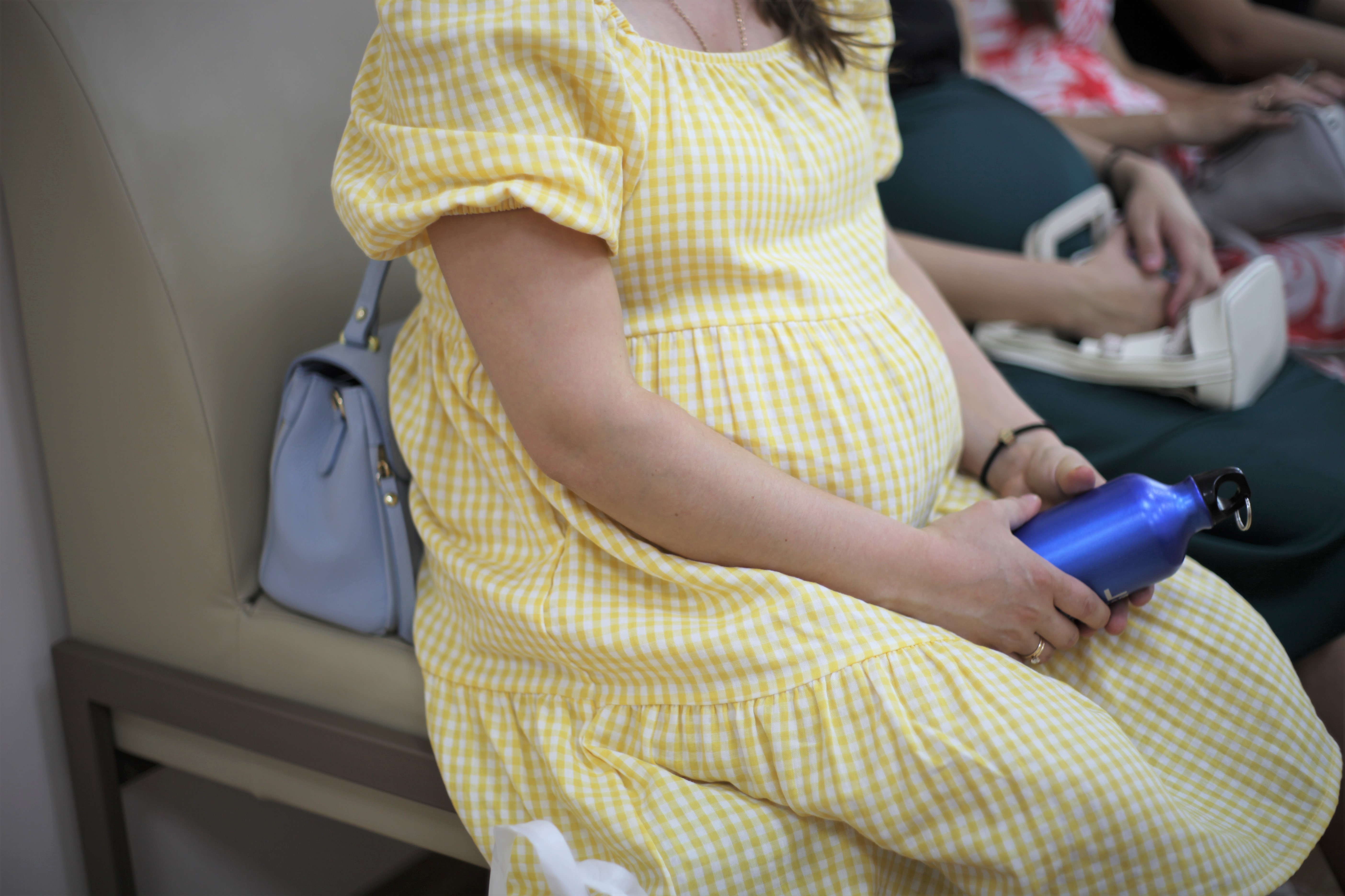 Запрошуємо майбутніх мам у "школу відповідального батьківства"