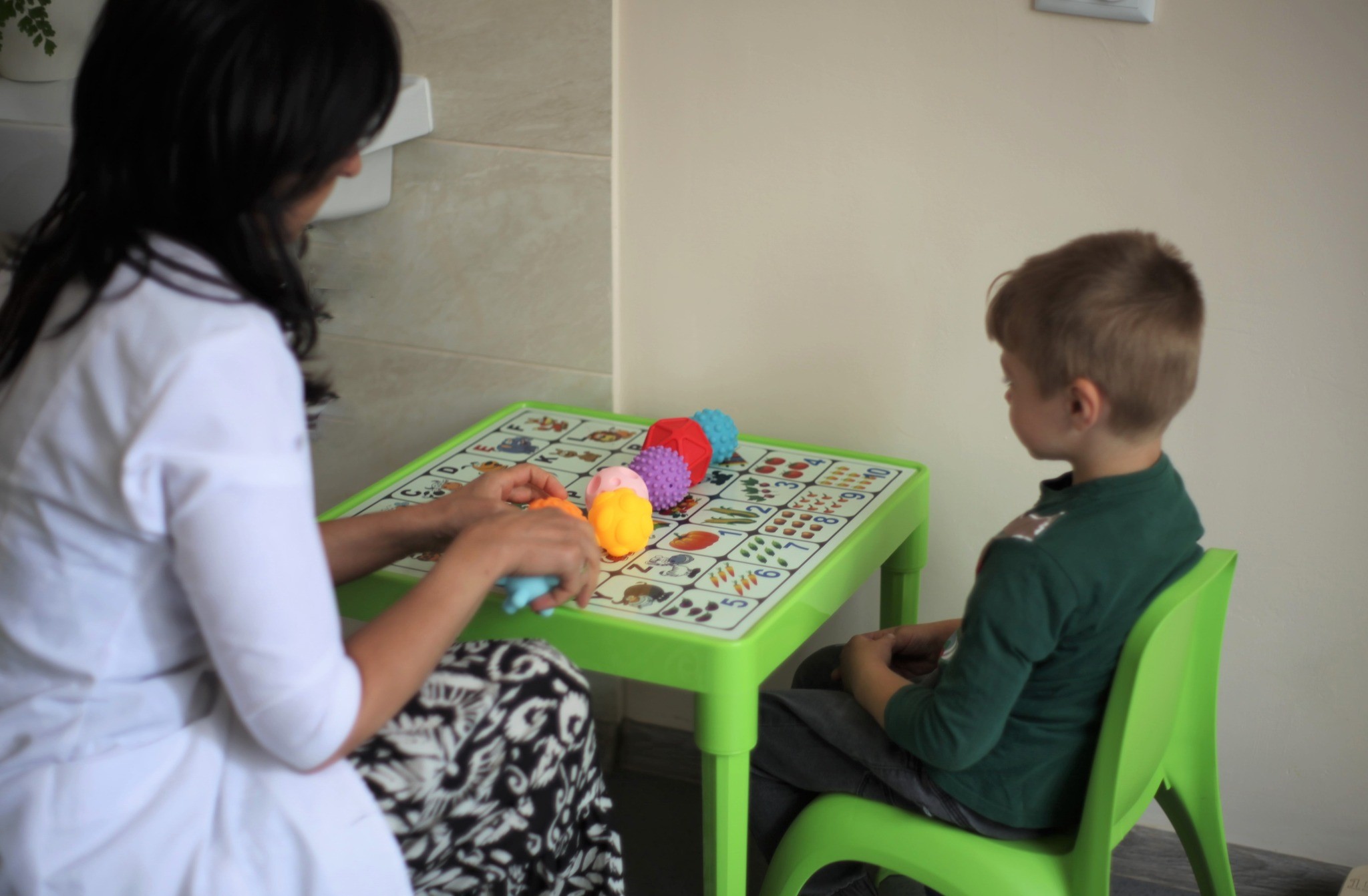 За потреби, ви можете звернутися до дитячого психолога дитячої консультації Лікарні святого Мартина Вікторії Басараб