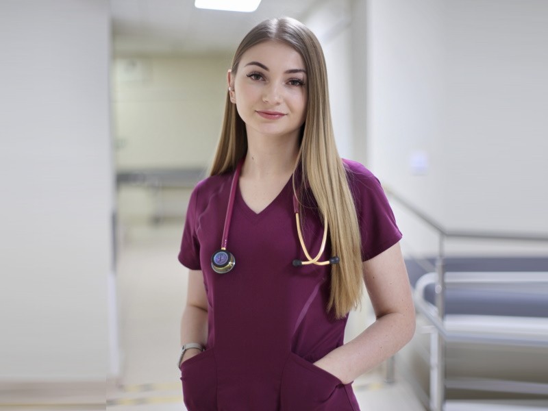 Булава Ярослава Вячеславівна - лікар терапевт відділення невідкладних станів