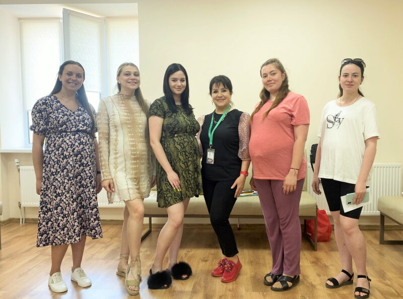 Сьогодні з вагітними, що відвідують "Школу відповідального батьківства" поспілкувалася психолог Людмила Колядка