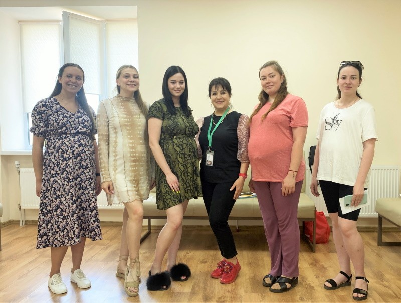 Сьогодні з вагітними, що відвідують "Школу відповідального батьківства" поспілкувалася психолог Людмила Колядка