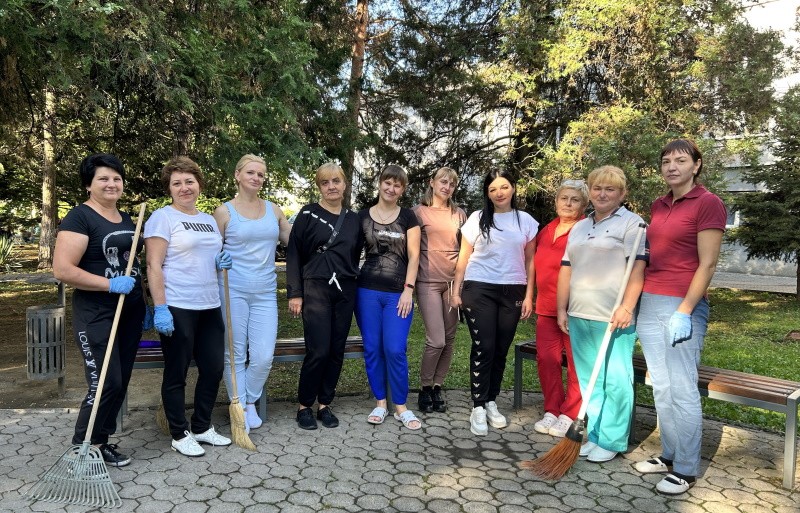 Працівники нашої лікарні приєдналися до Всесвітнього дня прибирання