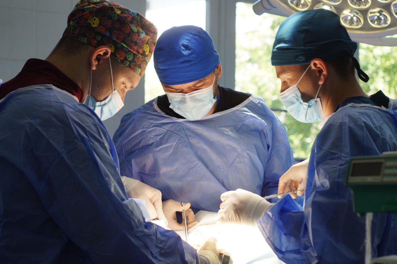 В Лікарні Святого Мартина проводять операції на щитоподібній залозі