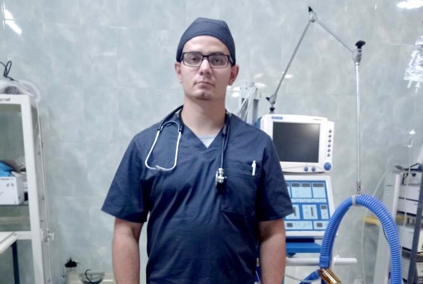 Анестезіолог Остап-Степан Петрів став лікарем-добровольцем і зараз перебуває у відрядженні в м. Миколаїв з метою надання медичної допомоги на деокупованих територіях