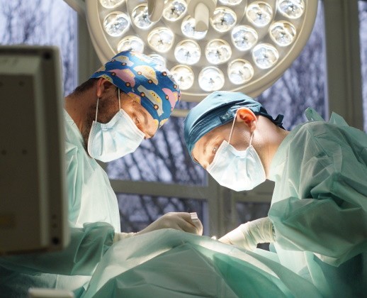 Операції на щитоподібній залозі