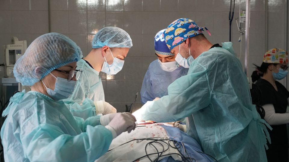 Операції на щитовидній залозі