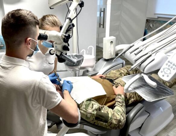 В Україні запустили пілотний проєкт зубопротезування ветеранів