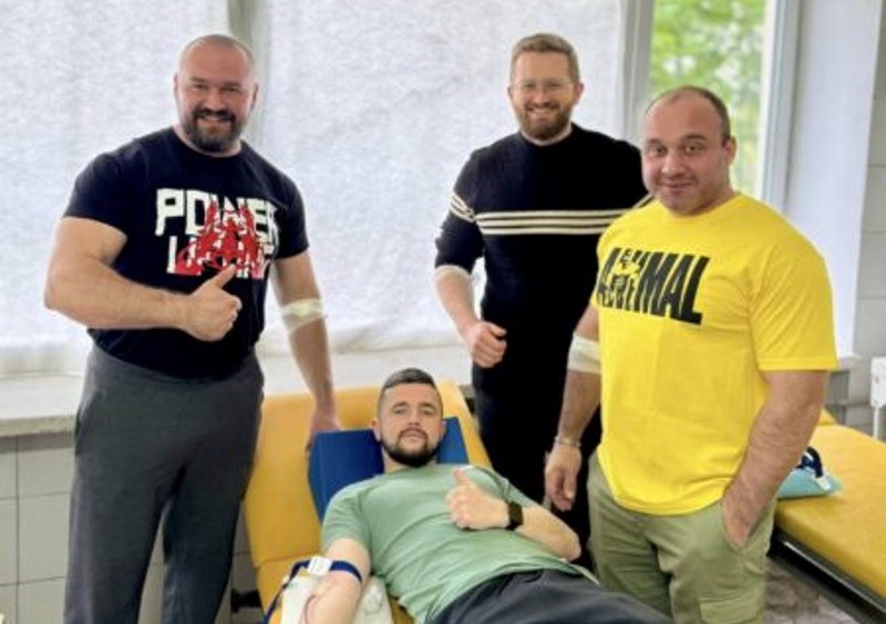 Донорська кров потрібна завжд