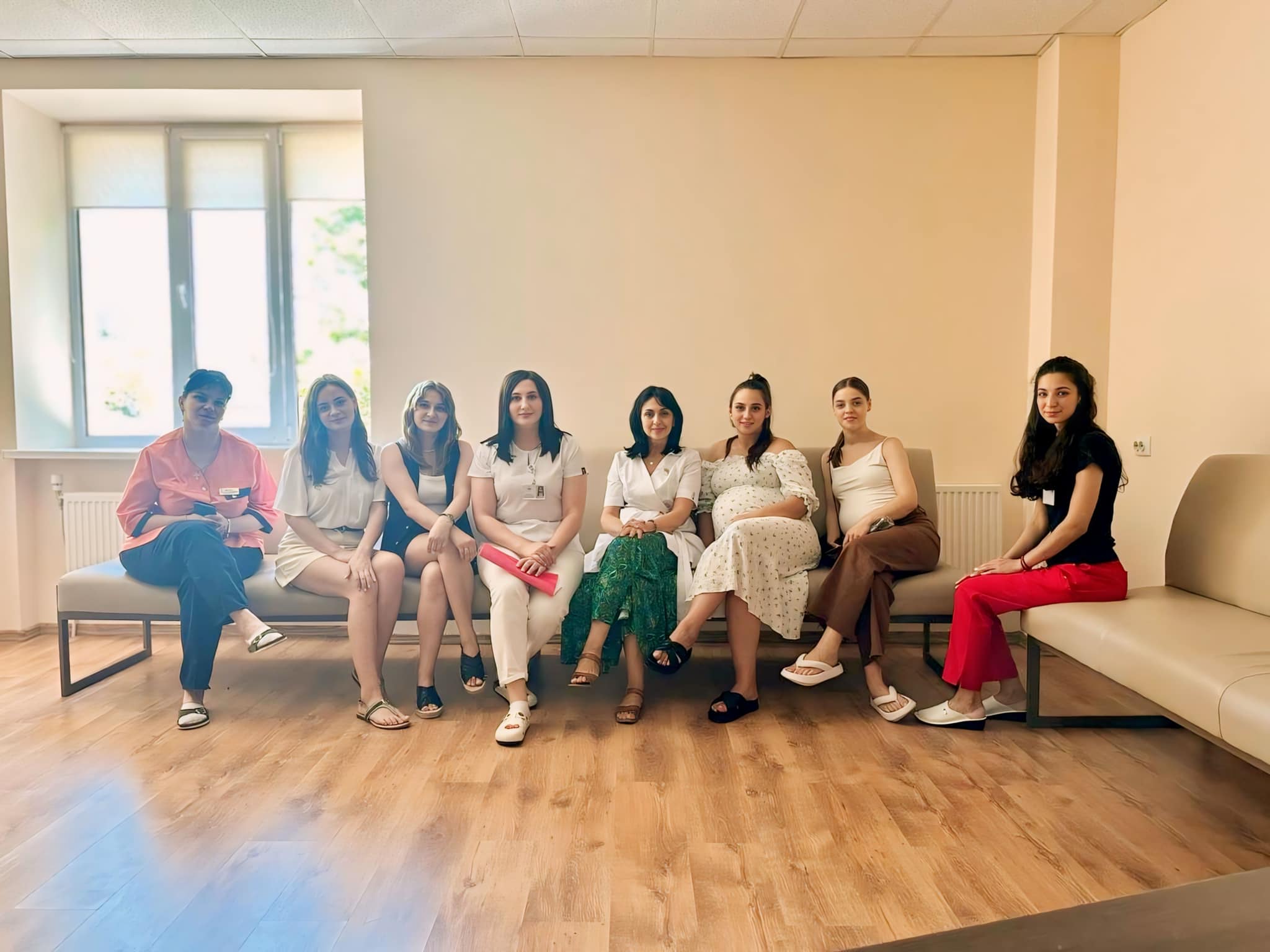 "Норми рухового розвитку малюків від 0 до 12 міс. Що варто знати батькам."