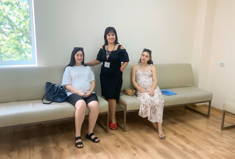 Заняття з психологом для вагітних у рамках "Школи відповідального батьківства" в Лікарні Святого Мартина