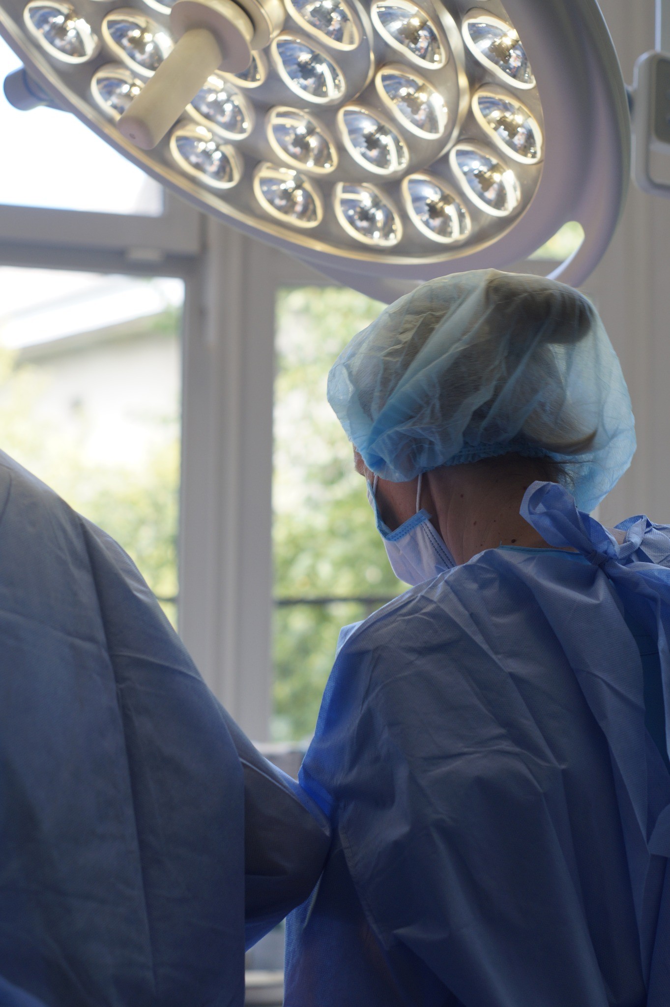 Закарпатець впав з висоти 3 поверху прямо на металеву трубу