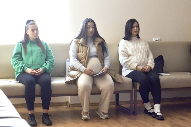 У Лікарні Святого Мартина щотижня проходять заняття для майбутніх матерів у рамках програми "Школа відповідального батьківства"