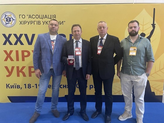 Сергій Васильович Паламарчук отримав памʼятну відзнаку на XXV з’їзді хірургів України Сергій Васильович Паламарчук отримав памʼятну відзнаку на XXV з’їзді хірургів України