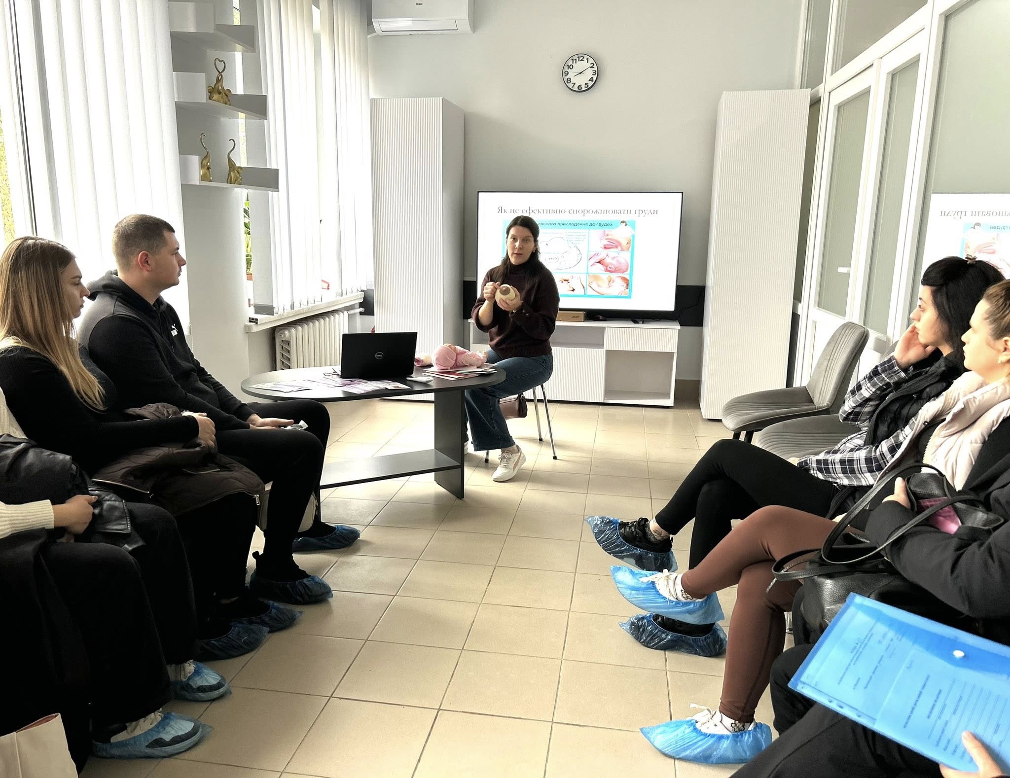 Майбутні мами спілкувалися з лікарем дитячої консультації, консультанткою з грудного вигодовування Евеліною Філанюк