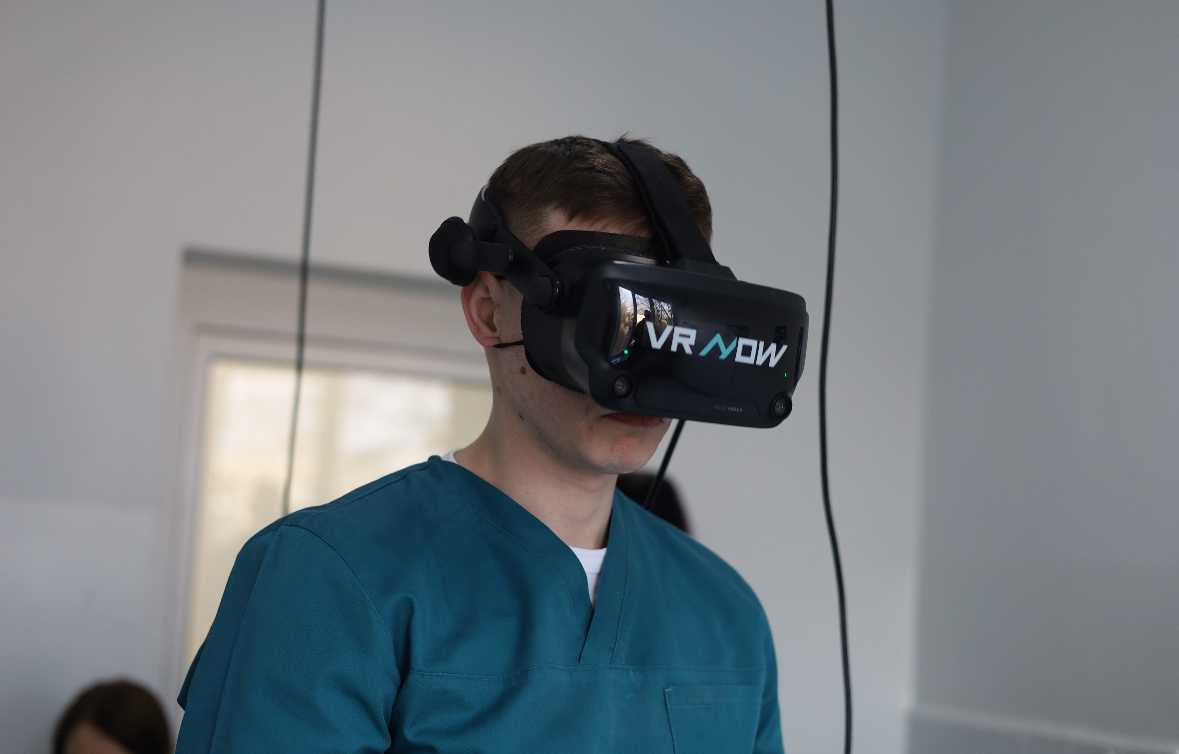 Навчання з роботи з сучасним VR-тренажером VRNOW
