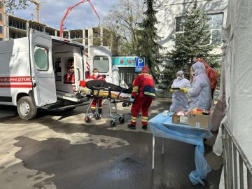 Працівники лікарні Святого Мартина взяли участь у масштабних командно-штабних навчаннях на Закарпатті, які перевіряли готовність регіону до екстремальних ситуацій Працівники лікарні Святого Мартина взяли участь у масштабних командно-штабних навчаннях на Закарпатті, які перевіряли готовність регіону до екстремальних ситуацій