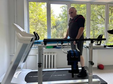 У реабілітаційному відділенні Лікарні Святого Мартина наразі проходить відновлення пан Іван, якому 55 років